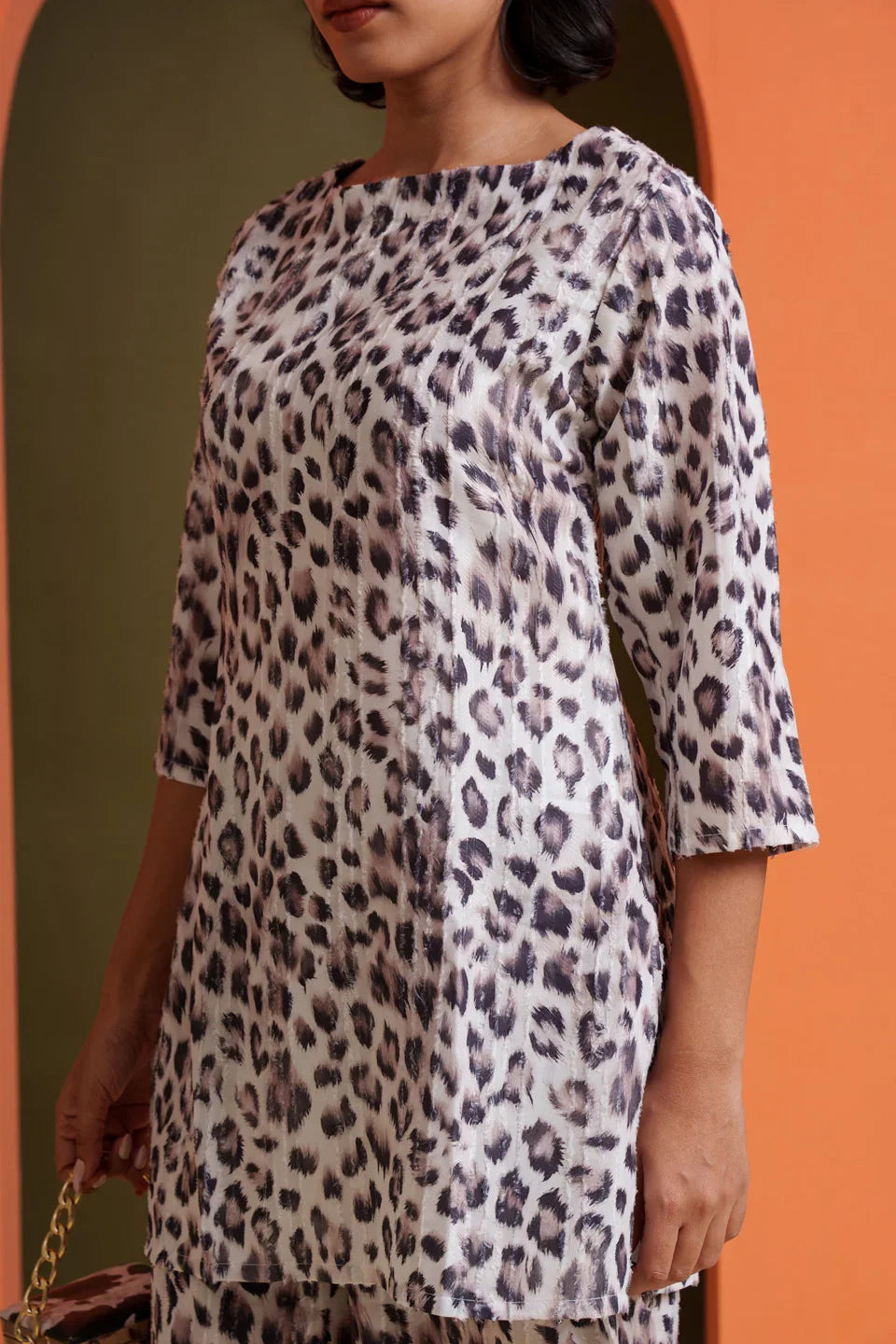 Leopard print women's tunic in soft viscose fabric, stylish for parties and everyday wear