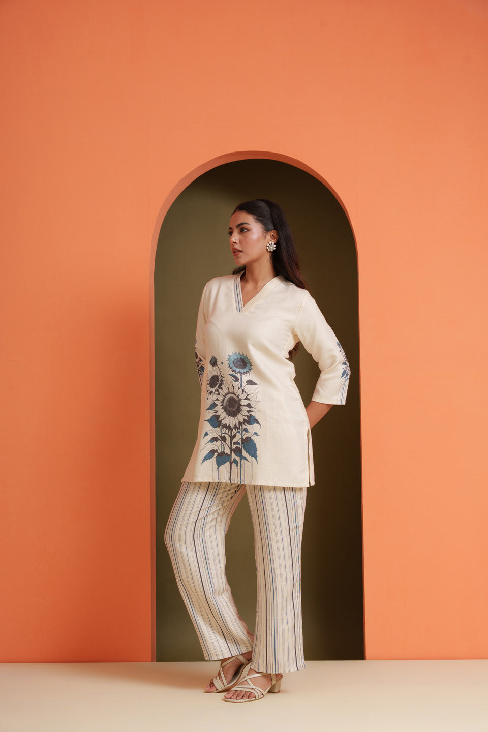 Blooming Sunshine Garden Flower with Rising Lines Co-ord Set