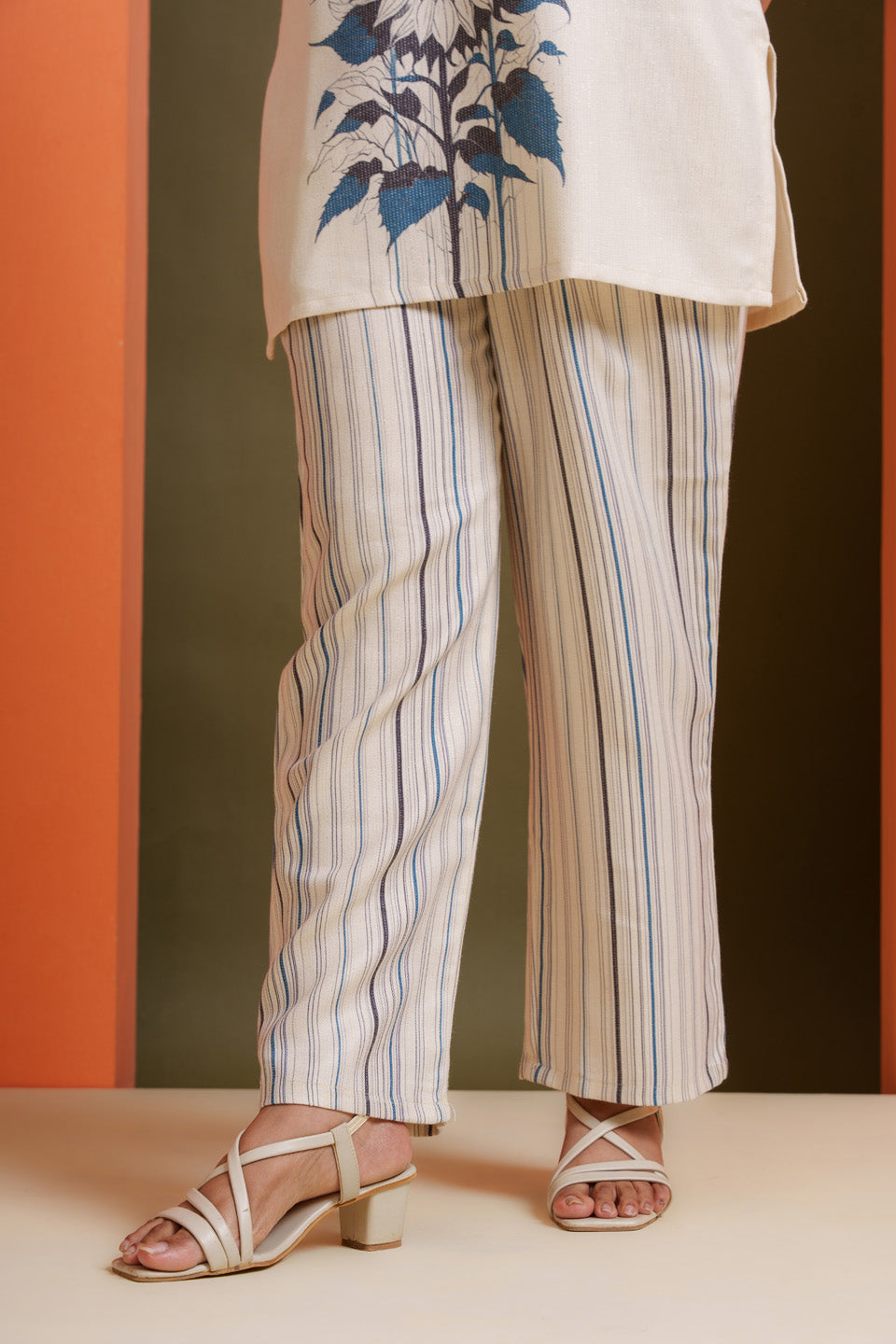 Blooming Sunshine Garden Flower with Rising Lines Co-ord Set