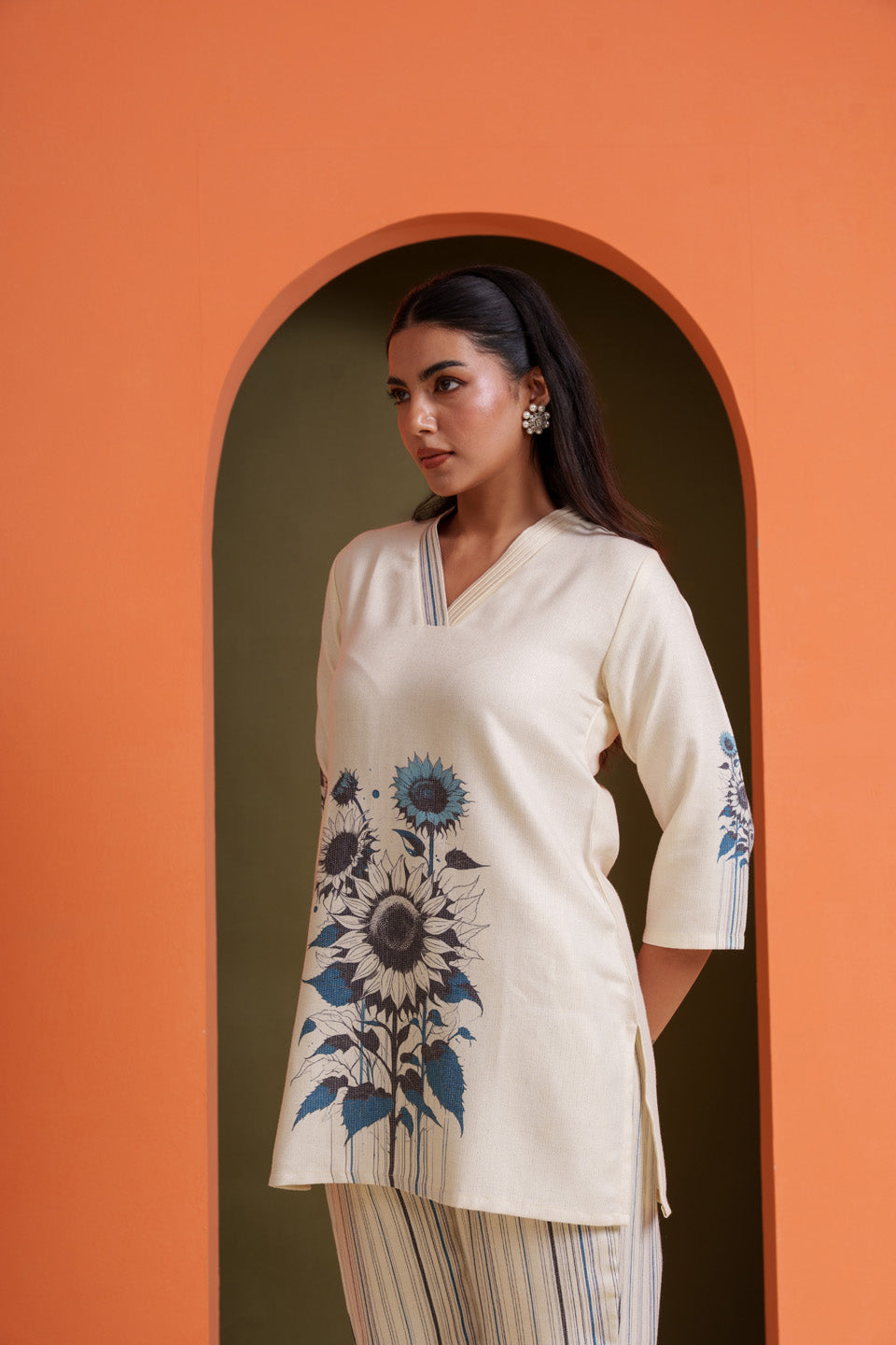 Blooming Sunshine Garden Flower with Rising Lines Co-ord Set