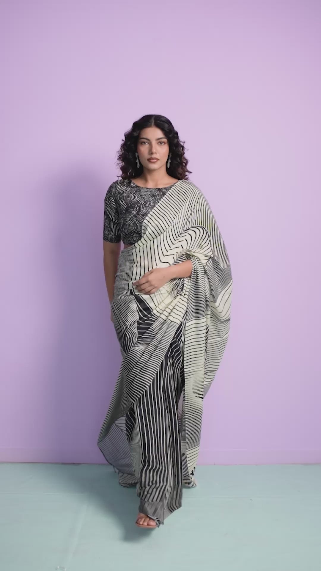 Fingerprint Aura Hypnotic Waves Saree