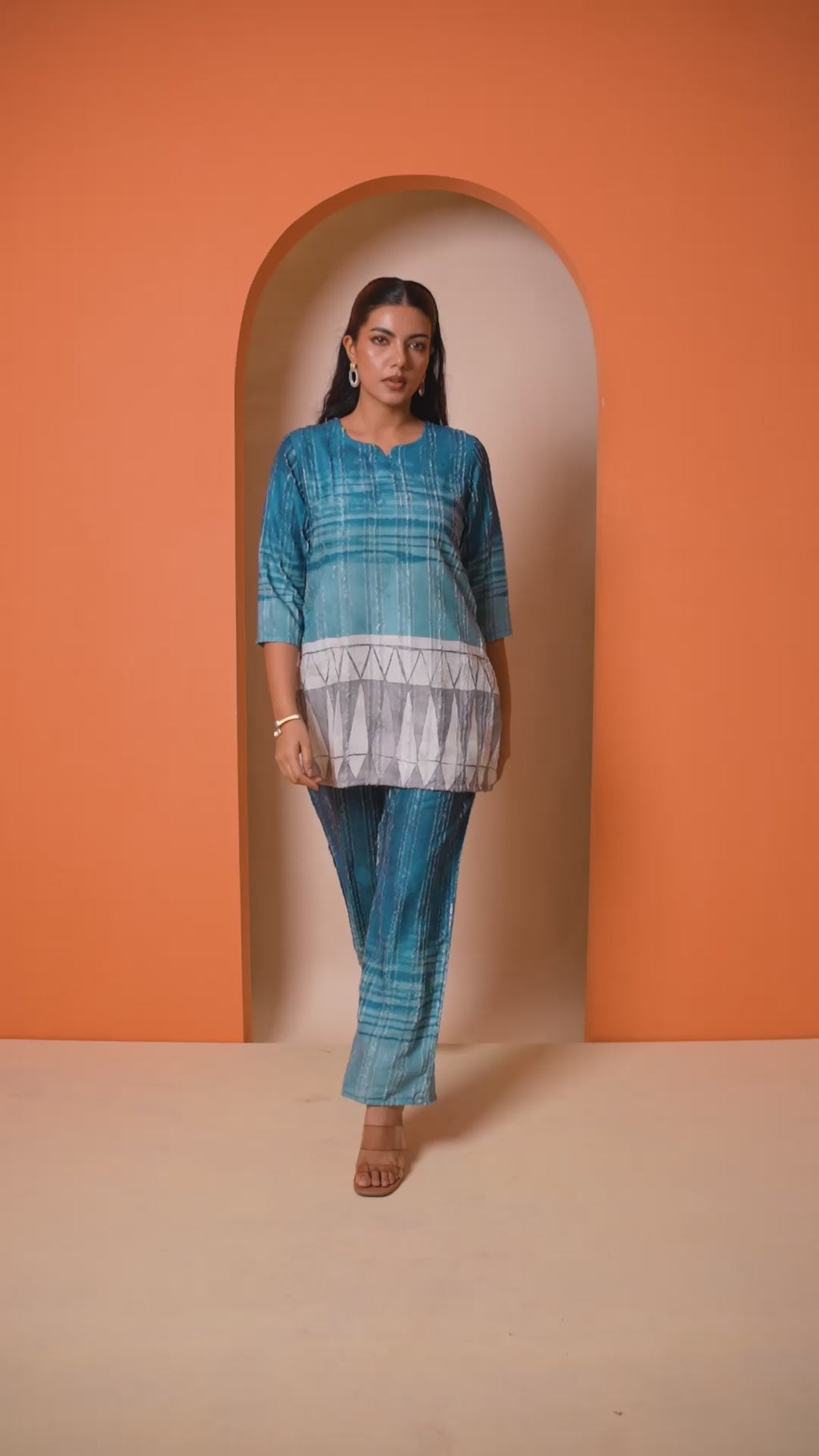 Uneven Paper Stones Overlapped In Wires Co-ord Set